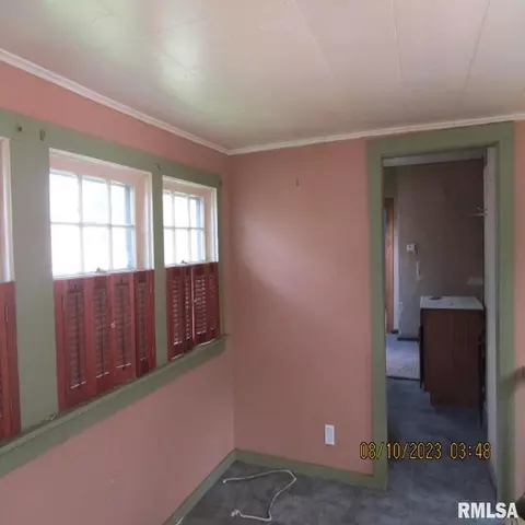 801 Madison St, Eldorado, IL 62930 photo 5