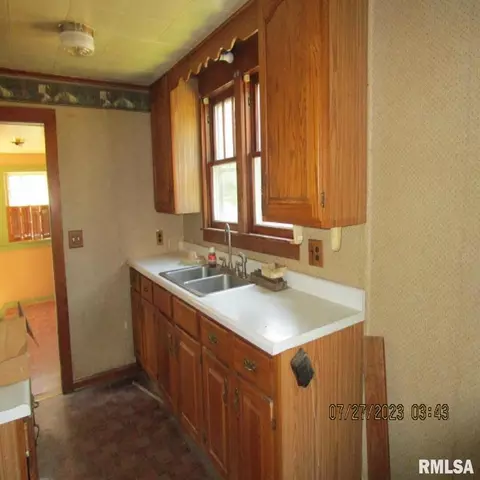 801 Madison St, Eldorado, IL 62930 photo 9