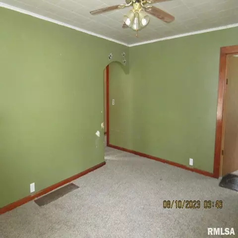 801 Madison St, Eldorado, IL 62930 photo 4