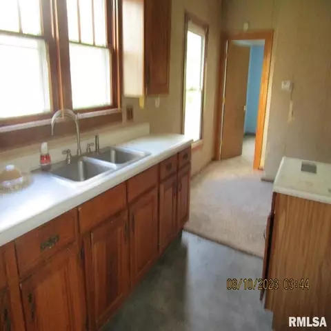 801 Madison St, Eldorado, IL 62930 photo 10