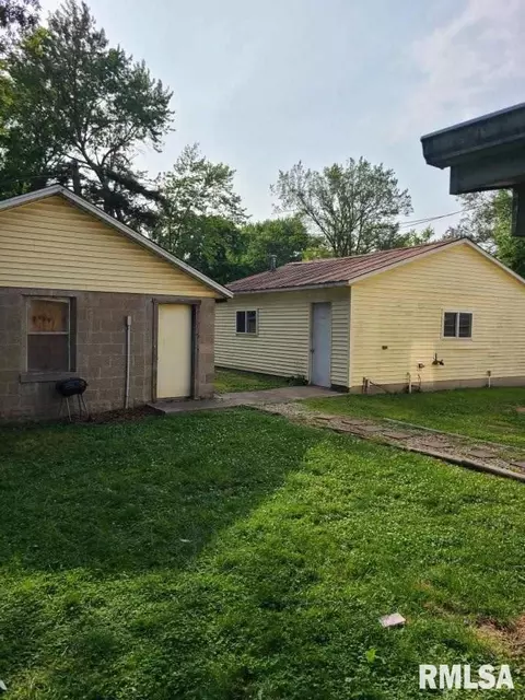 522 College Ave, Centralia, IL 62801 photo 2