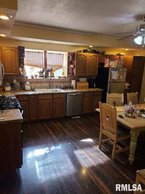 522 College Ave, Centralia, IL 62801 photo 3