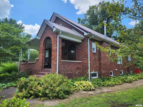 345 N Hickory St, Du Quoin, IL 62832