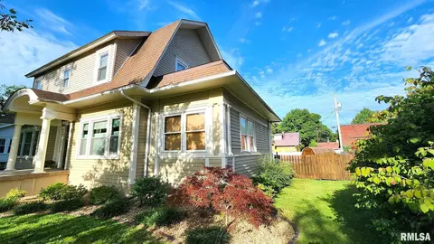 420 Leafland Ave, Centralia, IL 62801