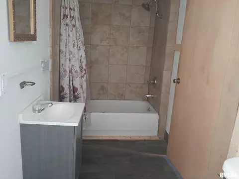 205 S Church St, Christopher, IL 62822 photo 8