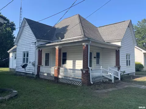 403 E 9th St, Johnston City, IL 62951