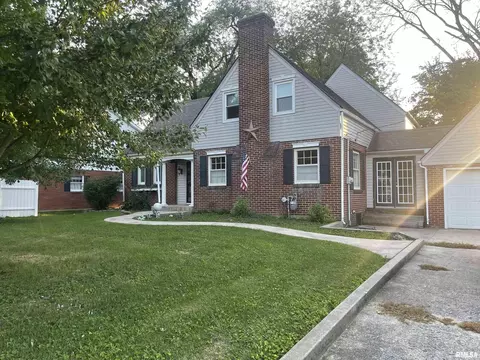 425 S Grand St, Nashville, IL 62263