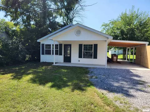 121 Sloan St, Harrisburg, IL 62946