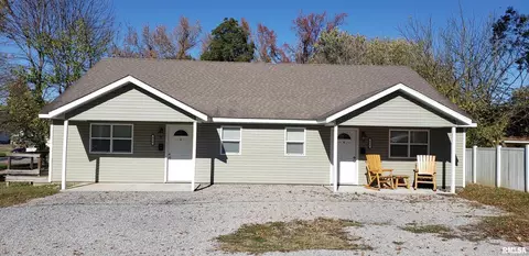916 E College St, Marion, IL 62959
