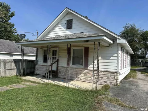 1109 Elm St, West Frankfort, IL 62896