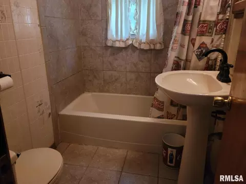 111 Douglas St, Anna, IL 62906 photo 19