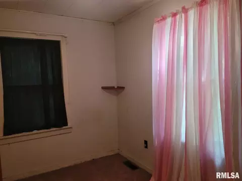 111 Douglas St, Anna, IL 62906 photo 14