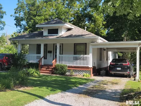 111 Douglas St, Anna, IL 62906 photo 2