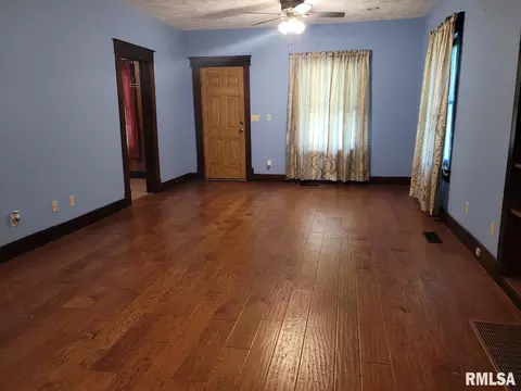 111 Douglas St, Anna, IL 62906 photo 5