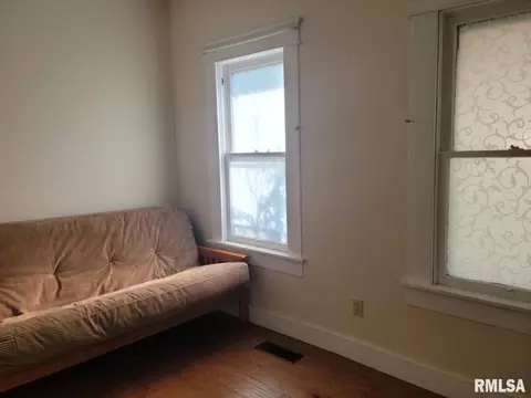 111 Douglas St, Anna, IL 62906 photo 11