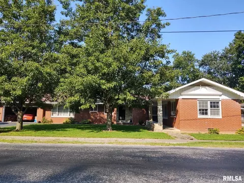 805 N 6th St, Vienna, IL 62995