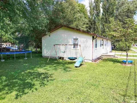 309 E Washington St, Flora, IL 62839 photo 4