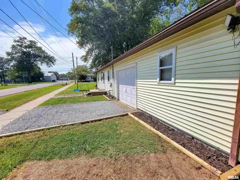309 E Washington St, Flora, IL 62839 photo 7