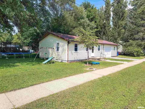 309 E Washington St, Flora, IL 62839 photo 3
