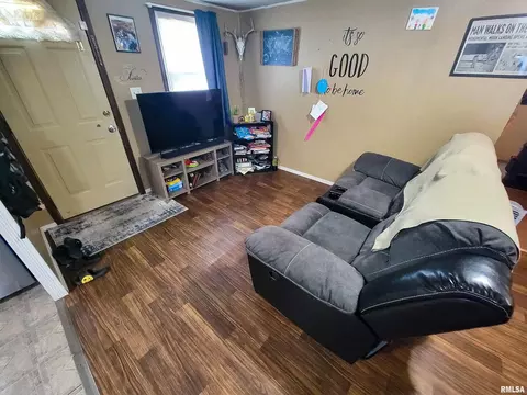 309 E Washington St, Flora, IL 62839 photo 10