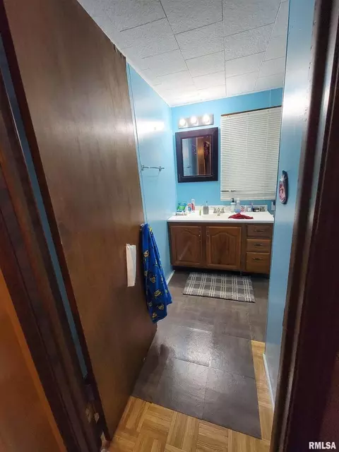309 E Washington St, Flora, IL 62839 photo 22