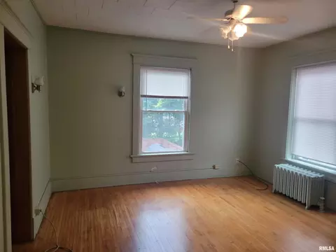 627 E Broadway Ave, Centralia, IL 62801 photo 22