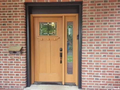 627 E Broadway Ave, Centralia, IL 62801 photo 2