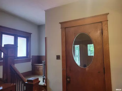 627 E Broadway Ave, Centralia, IL 62801 photo 4
