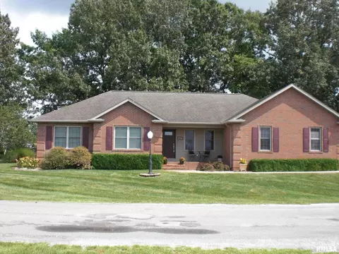 202 Twin Lakes Dr, Carterville, IL 62918