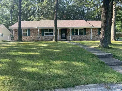 15 N Edgewood Ln, Centralia, IL 62801
