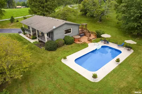 219 Bainbridge St, Cobden, IL 62920