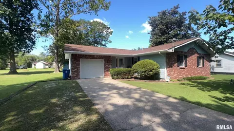 1105 Lickliter St, Benton, IL 62812