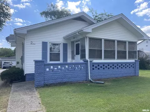 1013 W White St, Marion, IL 62959