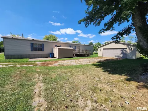 715 S Cockrum St, Sesser, IL 62884