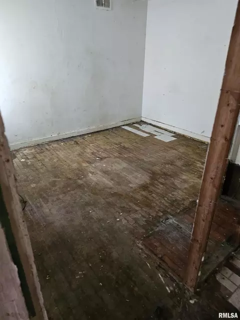 1003 E Noleman St, Centralia, IL 62801 photo 4