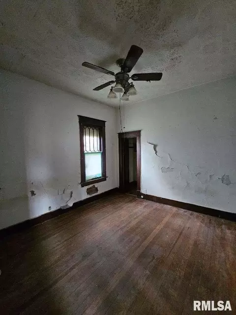 314 S Perrine St, Centralia, IL 62801 photo 5