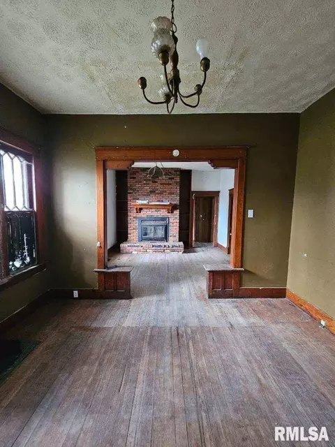 314 S Perrine St, Centralia, IL 62801 photo 2