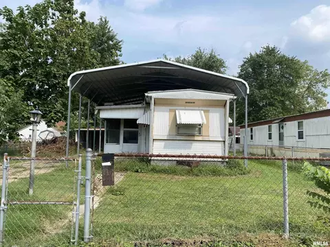 1415 S Poplar St, Centralia, IL 62801