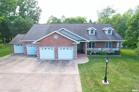 1900 Colonial Dr, Marion, IL 62959
