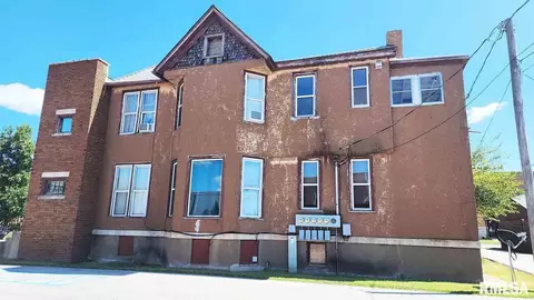 329 E Broadway, Centralia, IL 62801 photo 2