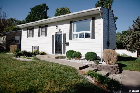 210 Peach Dr, Anna, IL 62906