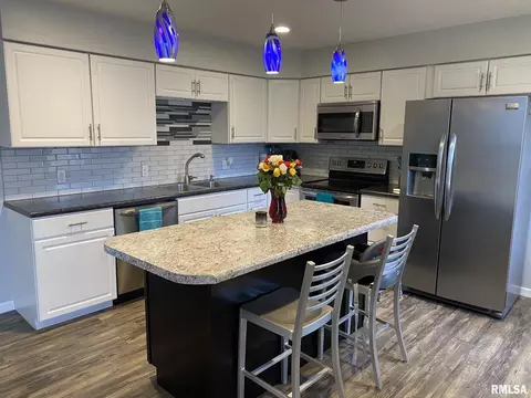 532 Sara Dr, Centralia, IL 62801 photo 4