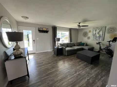 532 Sara Dr, Centralia, IL 62801 photo 9