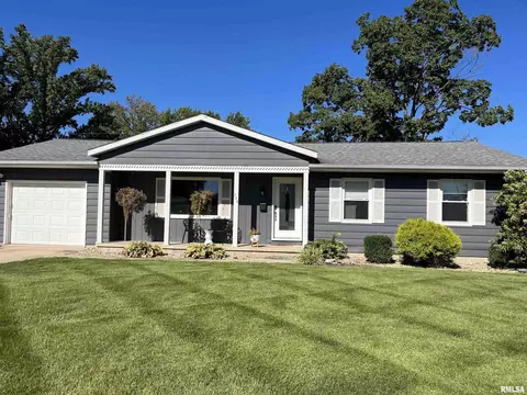 532 Sara Dr, Centralia, IL 62801