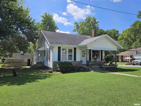 925 Cedar St, Harrisburg, IL 62946
