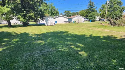 1212 E 3rd St, Centralia, IL 62801 photo 4