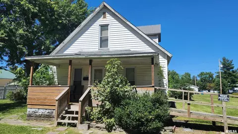 1212 E 3rd St, Centralia, IL 62801