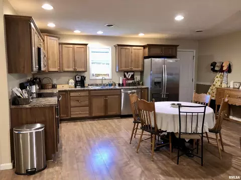 1604 E Pickett Ln, Marion, IL 62959 photo 10