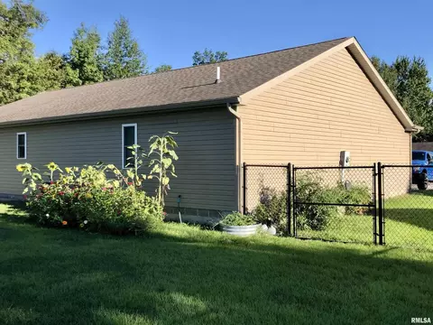 1604 E Pickett Ln, Marion, IL 62959 photo 4