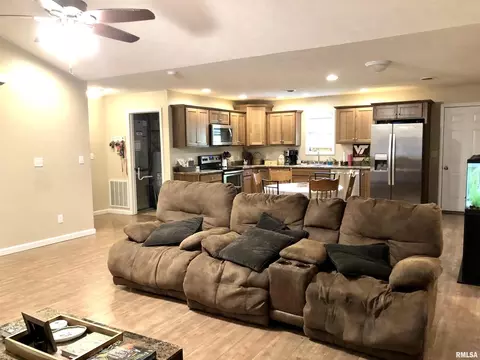 1604 E Pickett Ln, Marion, IL 62959 photo 6